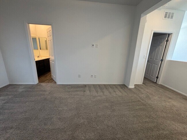 Building Photo - Charming 3-Bedroom Home with Spacious Back...