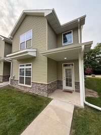 Building Photo - 1318 N Dodge St Ct