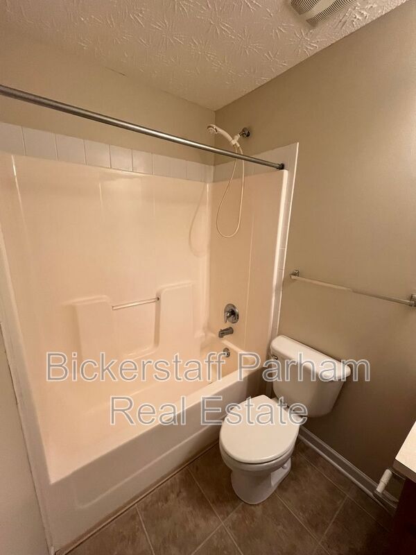 Building Photo - 14 Brentwood Dr