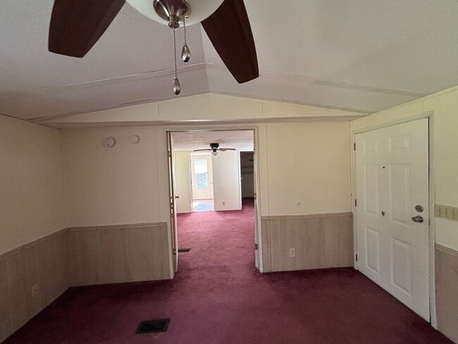 Building Photo - Get it while it's here!