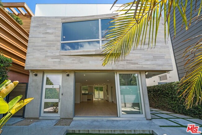 Building Photo - 808 Brooks Ave