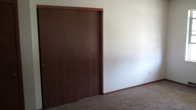 Building Photo - 2235 Sylvan Way