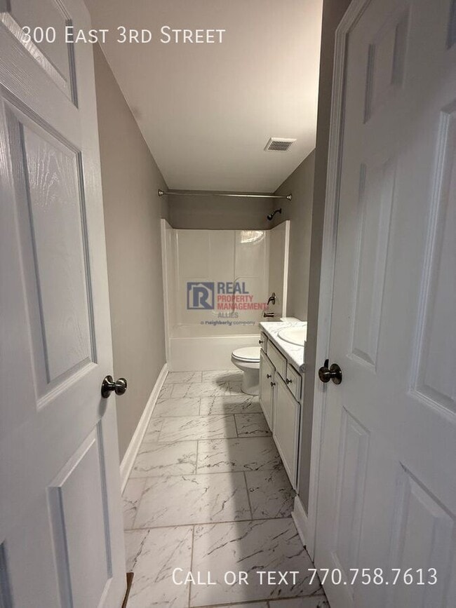 Building Photo - 300 E 3rd St NE