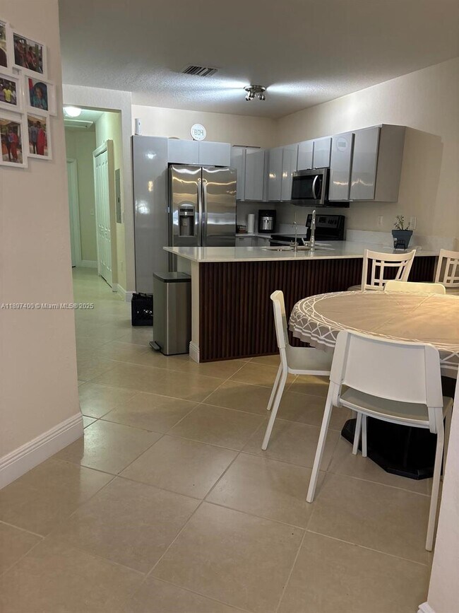 Primary Photo - Modern Spacious 3-Bedroom 2-Story Condo in...