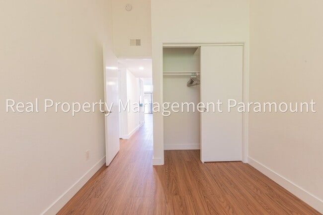 Building Photo - Spectacular 2 Bedroom, 2 Bath Condo with L...