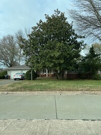 Building Photo - 3 bedroom & 2 bathroom home