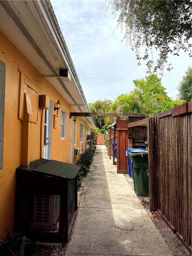 Building Photo - 1101 NE 17th Way