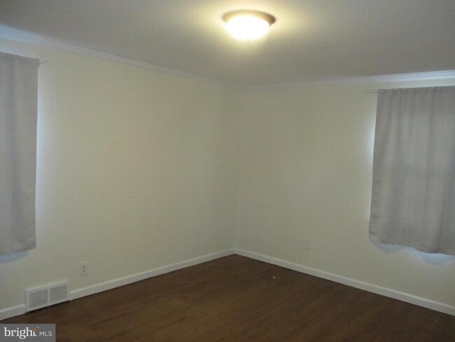 Building Photo - 121 Hoover Ave