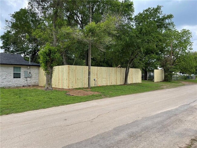 Building Photo - 3014 Meldrum Rd
