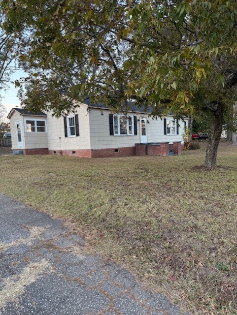 Primary Photo - 107 White Oak Rd