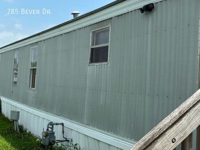 Building Photo - 785 N Bever Dr