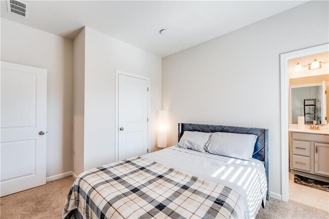 Building Photo - 1634 Halbrook Pl SW