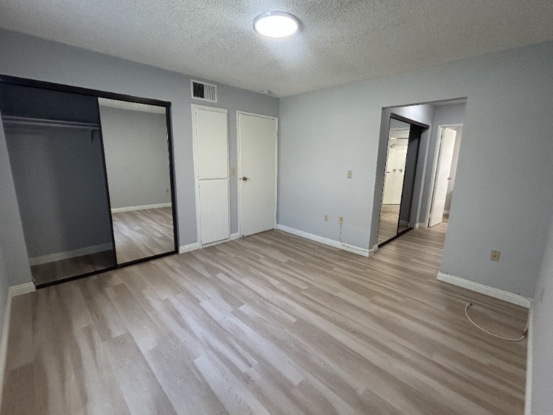 Building Photo - 309 E Elk Ave