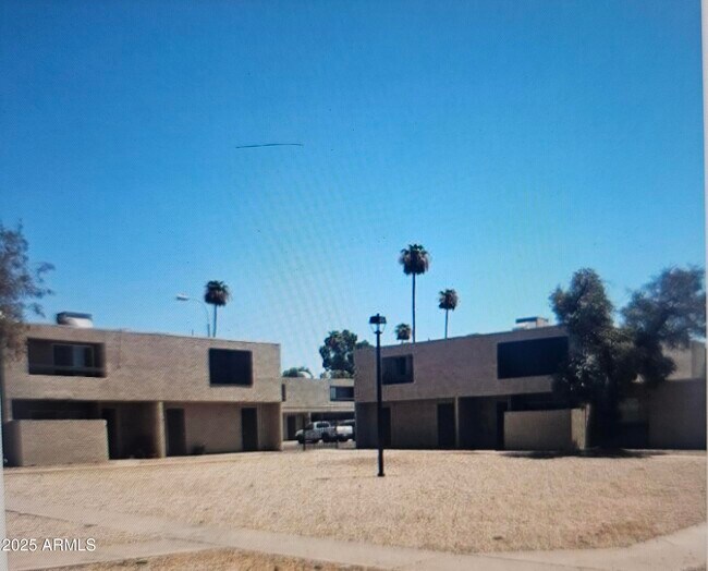 Building Photo - 2698 N 43rd Ave