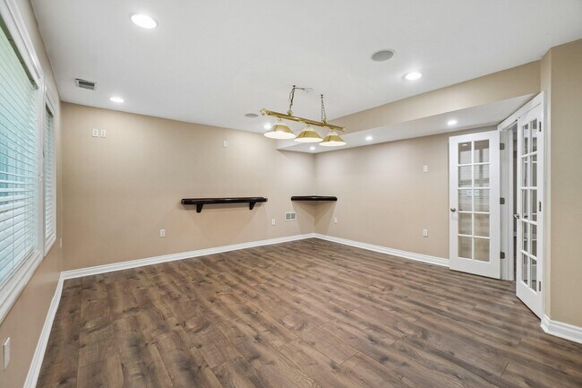 Building Photo - 1819 Brookview Dr