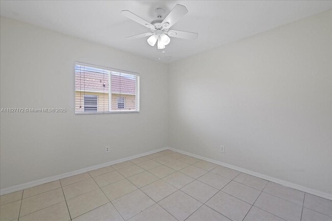 Building Photo - 1529 SW 15th Pl