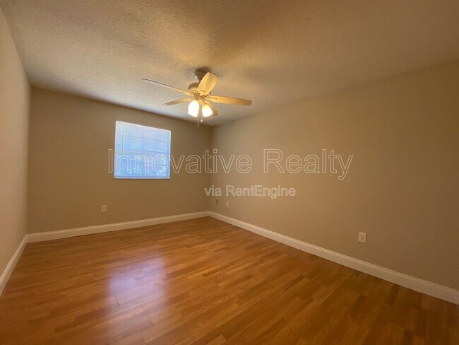 Building Photo - 412 Banyon Tree Cir