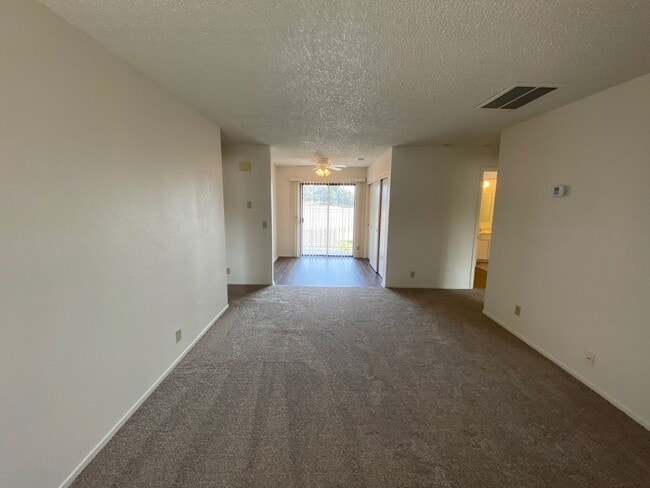 Building Photo - 2 Bed / 1 Bath (South Atascadero)