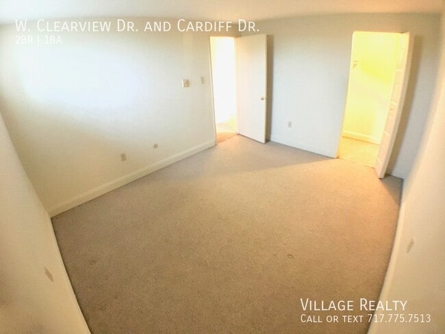 Building Photo - NO Steps! Affordable 2-Bed Convenient to I...