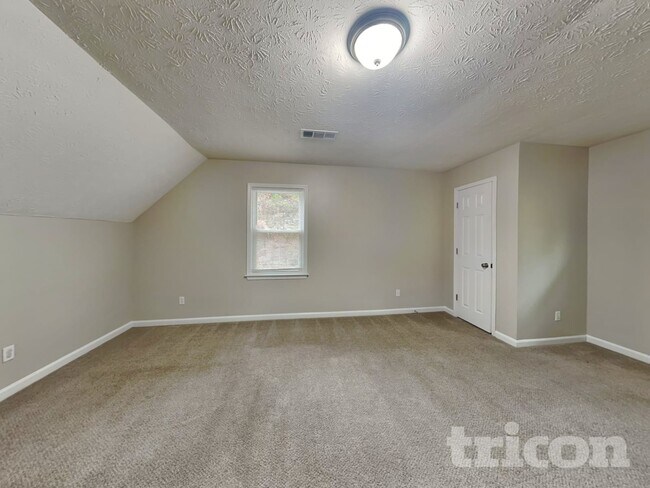 Building Photo - 1925 Sidneys Cove