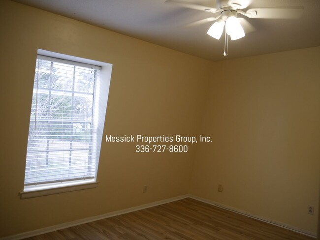 Building Photo - Upper Level Overlooking Courtyard - Salem ...