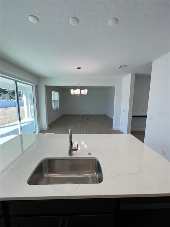 Building Photo - 2560 Cavanaugh Dr