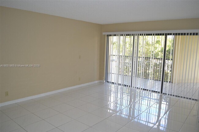 Building Photo - 491 Racquet Club Rd