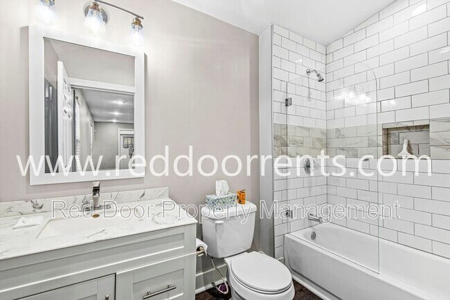 Building Photo - 2028 Hoyt Ave