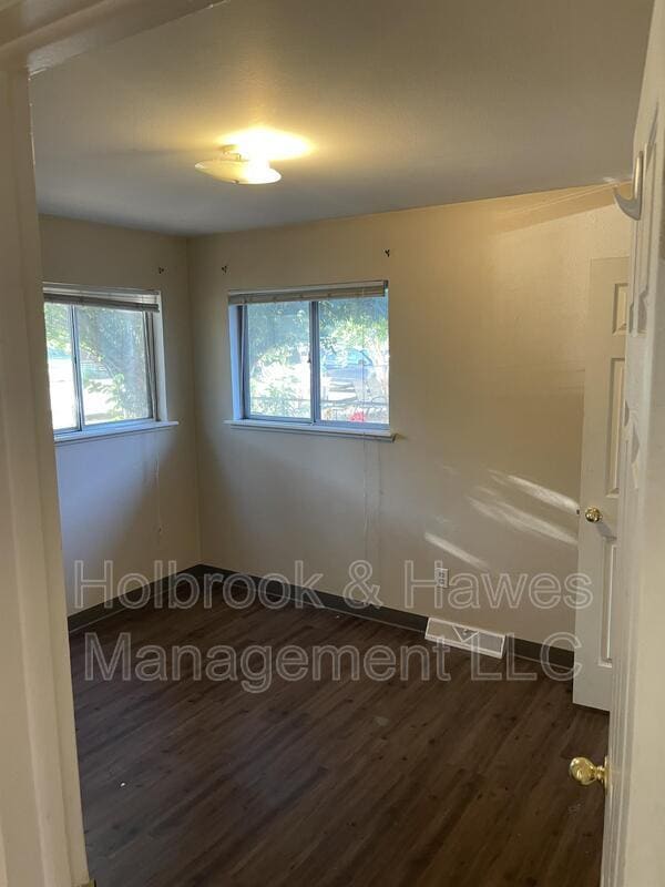 Building Photo - 601 N Bryan Ave