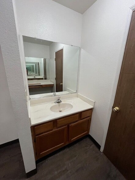 Building Photo - 4346 W Douglas Ave