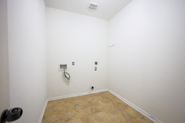 Building Photo - 6707 Hunters Creek Ln