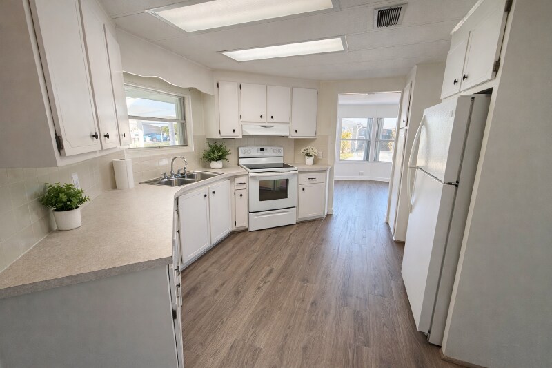 Building Photo - 204 52nd Ave Terrace E