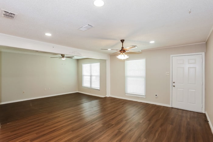 Building Photo - 441 NW Jayellen Ave