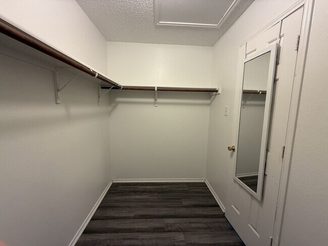 Building Photo - 3625 Clydesdale Dr