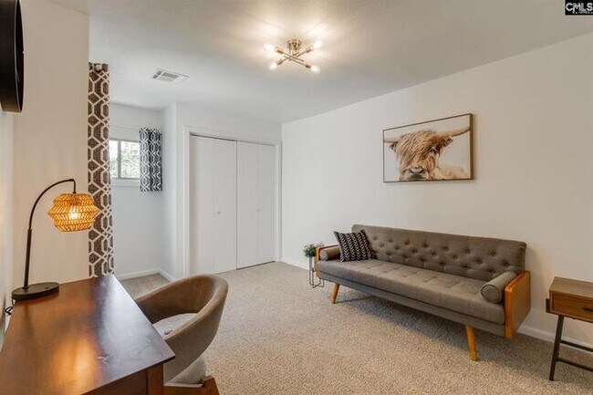 Building Photo - 8 Royalgate Dr