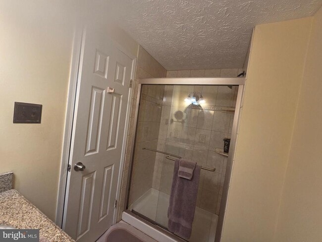Building Photo - 628 Southern Hills Dr