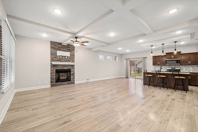 Building Photo - Beautiful 4 bedroom Pet Friendly Home For Rent!