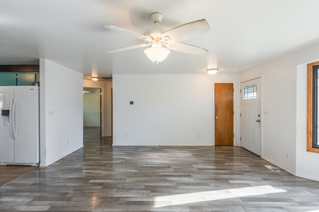 Building Photo - 924 E Georgia Ave