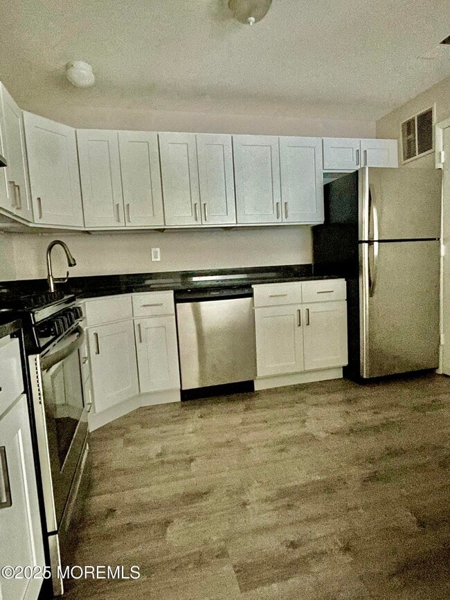 Building Photo - 716 Zlotkin Cir