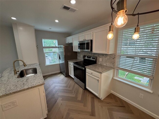 Building Photo - 1604 W 40th St