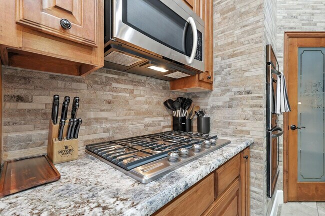 Building Photo - 2303 Chapelwood Dr