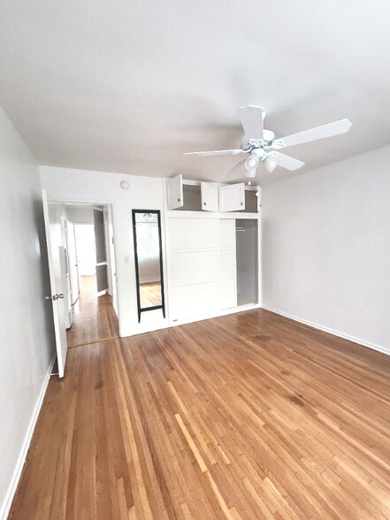 Building Photo - 1850 N La Brea Ave