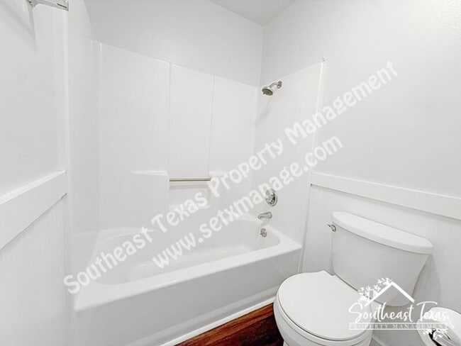 Building Photo - 1099 Sunmeadow Dr