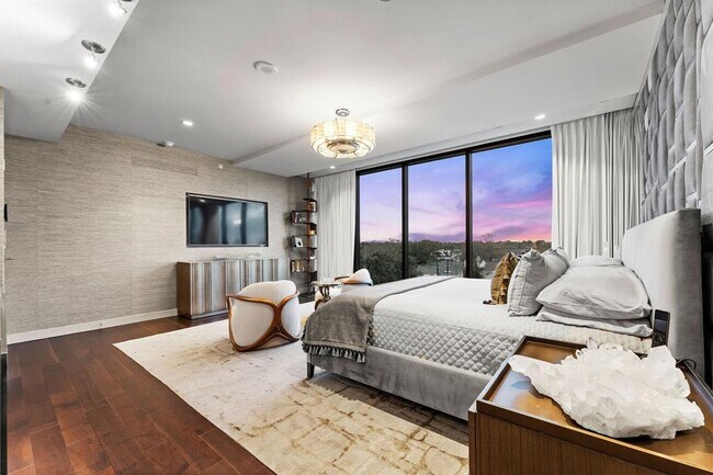 Building Photo - 3433 Westheimer Rd