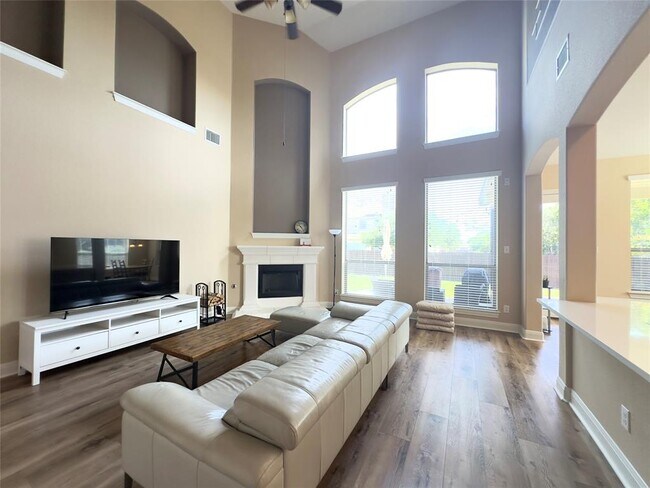 Building Photo - 2504 Speidel Dr