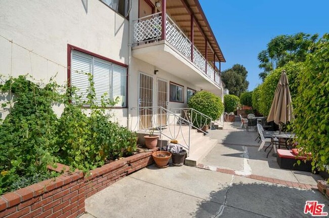 Courtyard - Federal Apartments