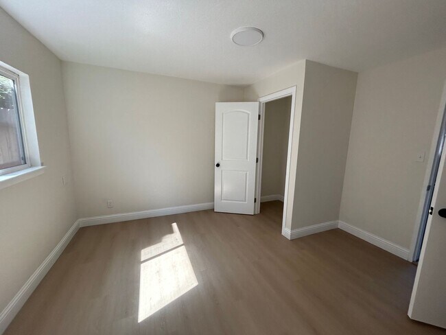 Building Photo - 683 - 695 Vermont Avenue, Turlock CA 95380