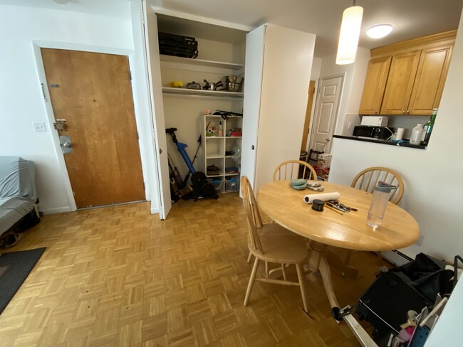 Building Photo - 2 Larose Pl