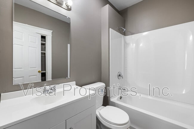 Building Photo - 835 S 38th St