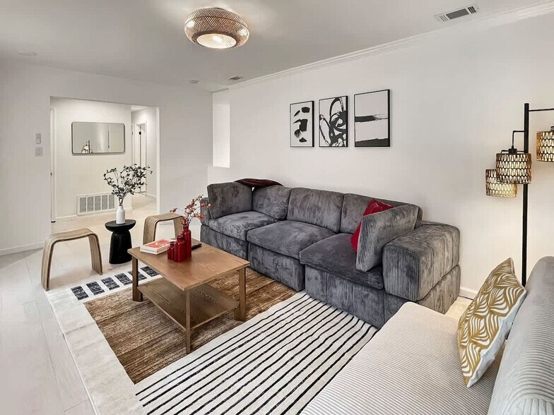 Building Photo - 216 Pinecrest Pl